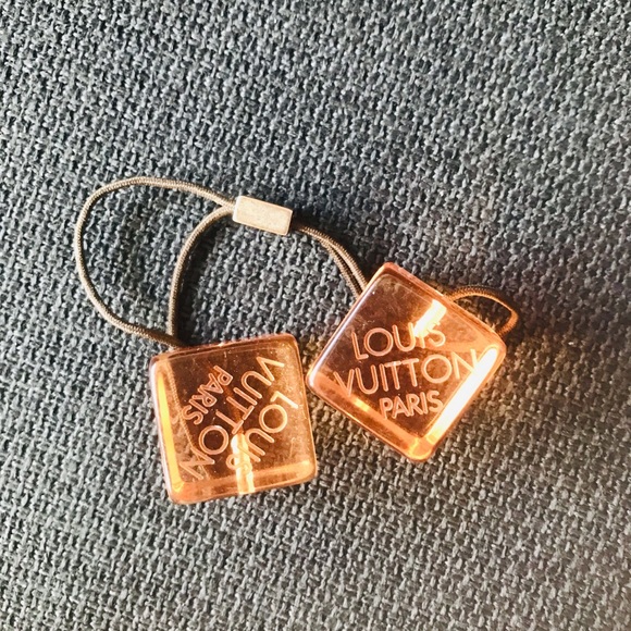 Louis Vuitton Cube Hair Holder - Picture 2 of 2